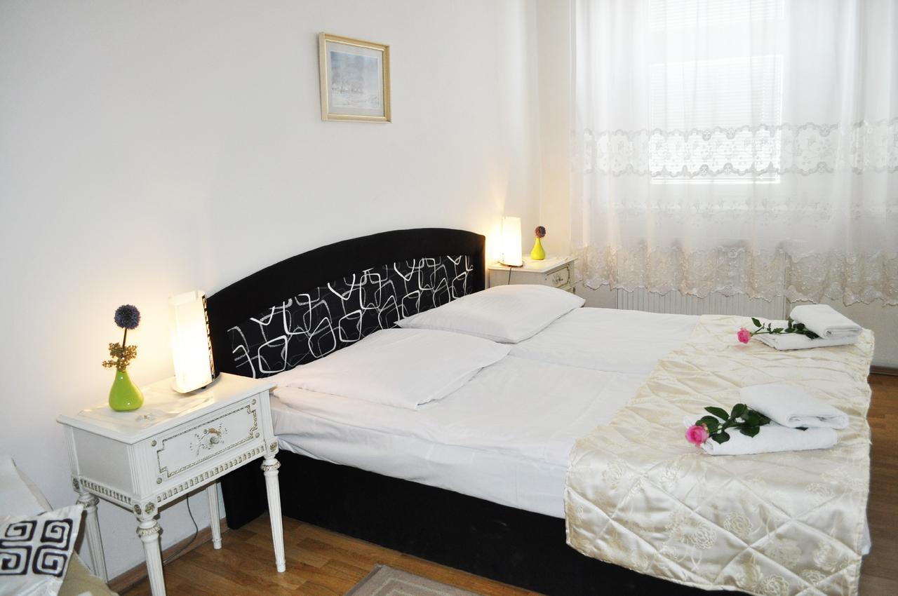 Pension Berg Praha Bagian luar foto
