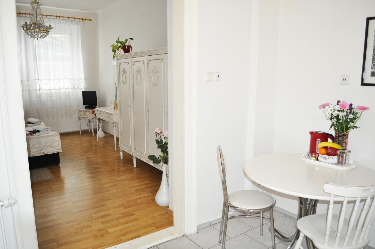 Pension Berg Praha Bagian luar foto